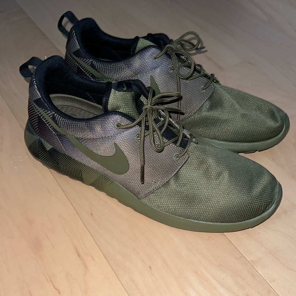 Nike Roshe Olive Green Tennis Shoes